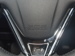 2022款PLUS 1.5T 手动智享型 中控区