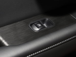 2023款1.5T 两驱潮野版Plus 后排车窗控制区