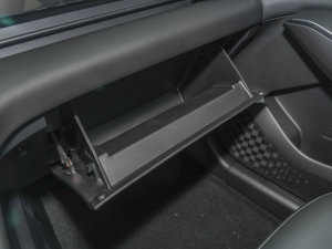 2023款1.5L Hi4 105 四驱智能旗舰版 手套箱