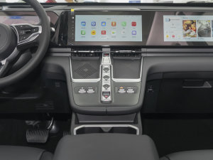 2023款1.5L Hi4 105 四驱智能旗舰版 中控台