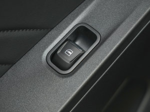 2023款1.5L Hi4 105 四驱智能旗舰版 后排车窗控制区