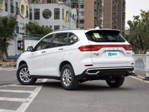 2023款PLUS 1.5T DCT豪华智联型 左后45度