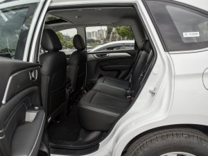 2023款PLUS 1.5T DCT豪华智联型 后排空间