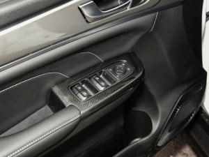 2023款PLUS 1.5T DCT豪华智联型 主驾车窗控制区	