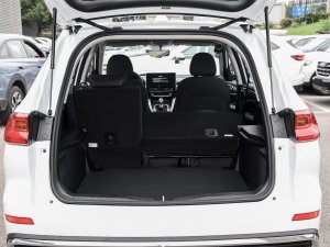 2023款PLUS 1.5T 手动精英智联型 空间座椅