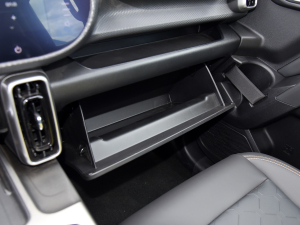 2024款1.5T DCT边牧版 手套箱
