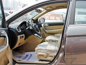 2012款2.4L 自动两驱精英版 前排空间