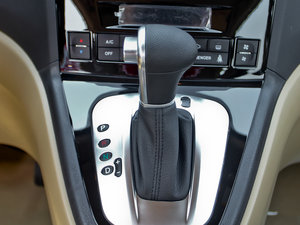 2012款2.4L 自动两驱精英版 中控区