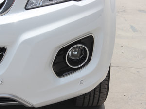 2013款升级版 1.5T 手动四驱精英型 前雾灯