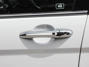 2013款升级版 1.5T 手动四驱精英型 主驾门拉手