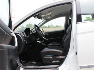 2013款升级版 1.5T 手动四驱精英型 前排空间