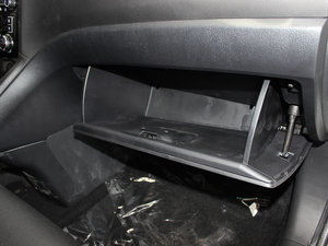 2013款升级版 1.5T 手动四驱精英型 手套箱