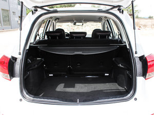 2013款升级版 1.5T 手动四驱精英型 行李厢空间