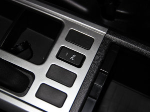 2013款升级版 1.5T 手动四驱精英型 中控区