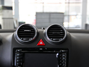 2013款升级版 1.5T 手动四驱精英型 中控区