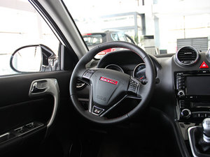2013款升级版 1.5T 手动四驱精英型 中控区