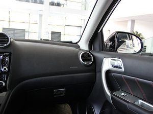 2013款升级版 1.5T 手动四驱精英型 中控区