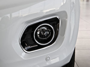 2013款升级版 1.5T 手动两驱精英型 前雾灯