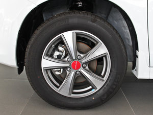 2013款升级版 1.5T 手动两驱精英型 轮圈