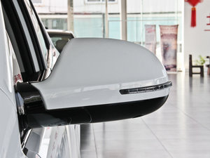 2013款升级版 1.5T 手动两驱精英型 后视镜