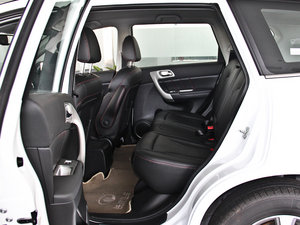 2013款升级版 1.5T 手动两驱精英型 后排空间