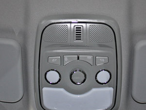 2013款升级版 1.5T 手动两驱精英型 空间座椅