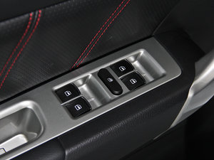 2013款升级版 1.5T 手动两驱精英型 主驾车窗控制区	