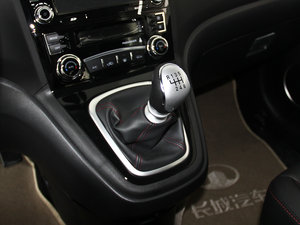 2013款升级版 1.5T 手动两驱精英型 换挡杆