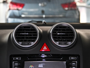 2013款升级版 1.5T 手动两驱精英型 空调出风口