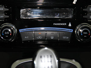 2013款升级版 1.5T 手动两驱精英型 中控区