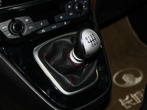 2013款运动版 1.5T 手动两驱精英型 换挡杆