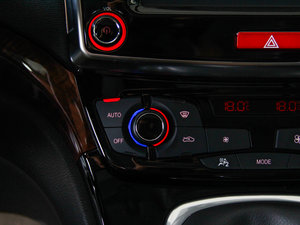 2013款运动版 1.5T 手动两驱精英型 中控区