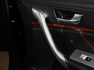 2013款运动版 1.5T 手动两驱精英型 空间座椅