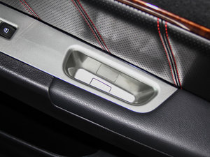 2013款运动版 1.5T 手动两驱精英型 空间座椅