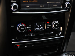 2013款智尊版 2.0T手动四驱进取型 中控区
