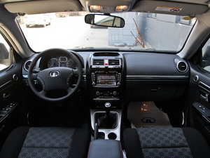 2013款智尊版 2.0T手动四驱进取型 内饰全景