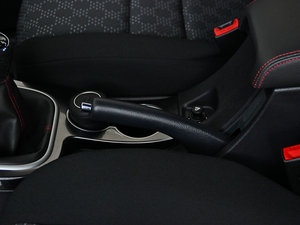 2013款智尊版 2.0L手动两驱进取型 驻车制动器