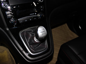 2014款1.5T 手动四驱都市型 换挡杆