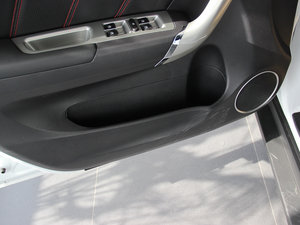 2014款运动版 1.5T 手动四驱精英型 前门储物空间