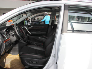 2014款运动版 1.5T 手动四驱精英型 前排空间