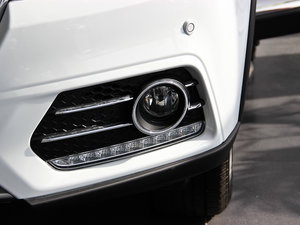 2014款运动版 1.5T 手动四驱精英型 前雾灯