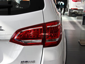 2014款运动版 1.5T 手动四驱精英型 尾灯