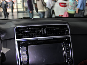 2014款运动版 1.5T 手动四驱精英型 中控区