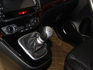 2014款运动版 1.5T 手动四驱精英型 换挡杆
