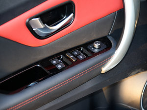 2016款蓝标 1.5L AMT豪华型 主驾车窗控制区	