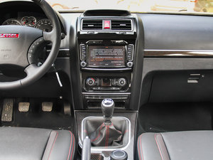 2015款2.0T 手动四驱精英型 中控台