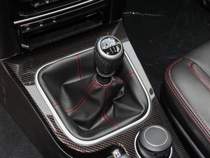 2015款2.0T 手动四驱精英型 换挡杆