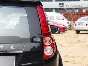 2015款2.0T 手动四驱精英型 尾灯