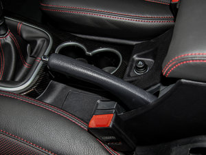 2015款2.0T 手动四驱精英型 驻车制动器