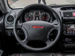 2015款2.0T 手动四驱精英型 方向盘